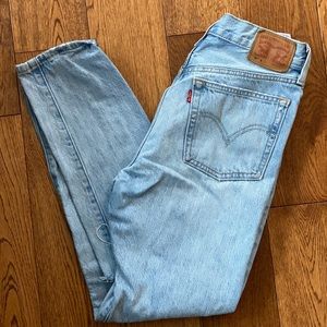 Levi’s premium 501 Skinny light wash -distressed